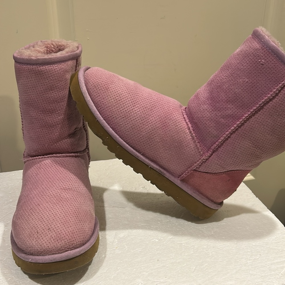 Ugg Pink Suede sheepskin slip on Boots women’s s/n 3062 Size 7
